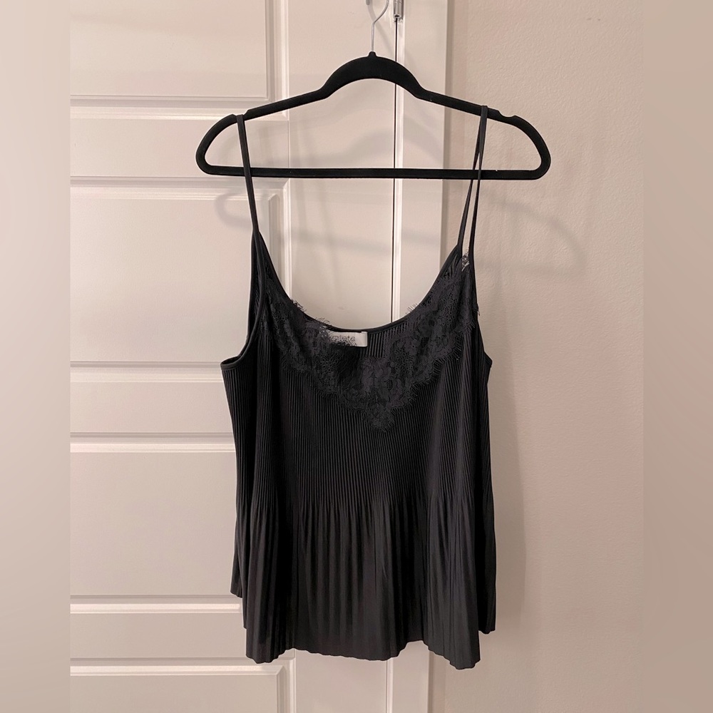 Violeta flowy lace tank top